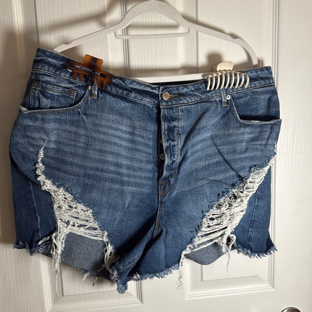 Good American denim shorts